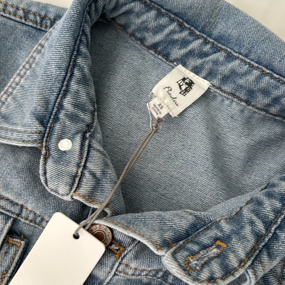 Flawless denim romper with tie waist and capped sleeves. Size XS - Picture 2 of 6